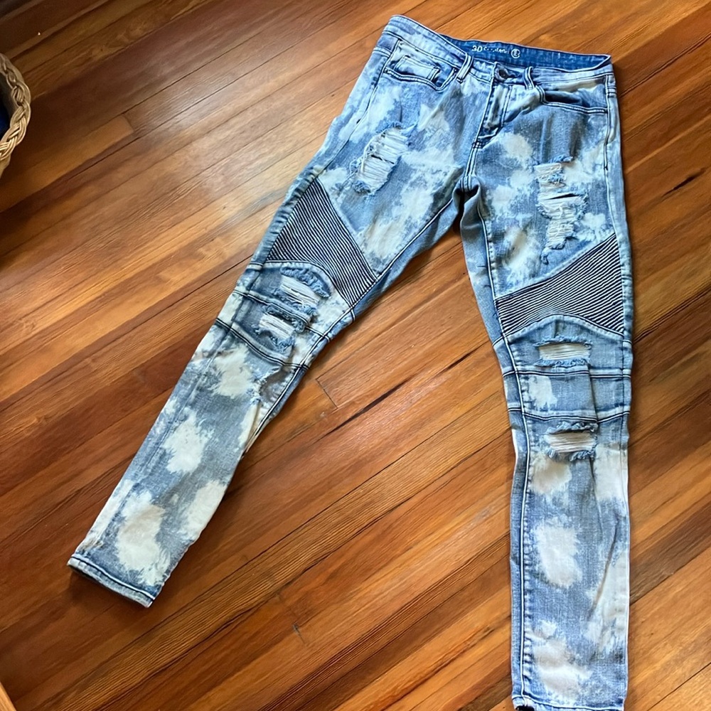 Crysp Denim from The Buckle  Men’s Distressed Jeans size 30